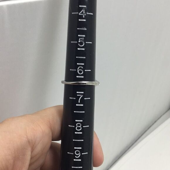 Round Cubic Ziconia with Heart Fashion Ring (H15) - Picture 8 of 8